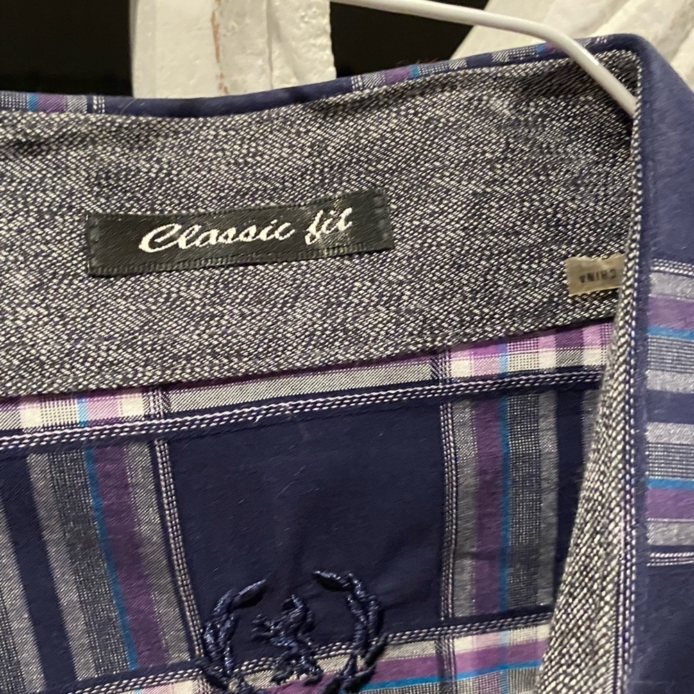 Classic Fit ๐๐ Button-Up Shirt BUGATCH - Picture 4 of 5